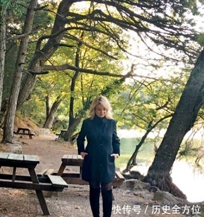 赘肉|170斤英国大码模特,身材曲线受欢迎,彰显独特魅力