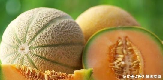 在购买哈密瓜时,聪明人必须一个一个地选择,香甜可口是多汁的