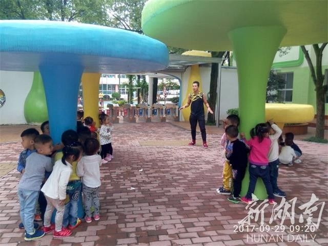 幼儿园里的“男明星”——记怀化市师德先进个人赵希林