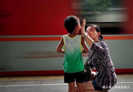 偷钱|同样是拿走爸爸的100块钱,两个爸爸的做法,孩子长大后差距明显