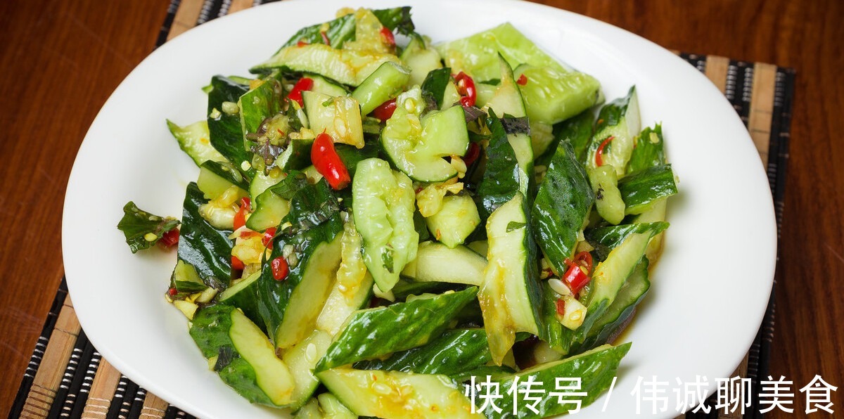 入味|凉拌黄瓜时，直接拌是不对的，多做这一步，黄瓜脆嫩入味不出水