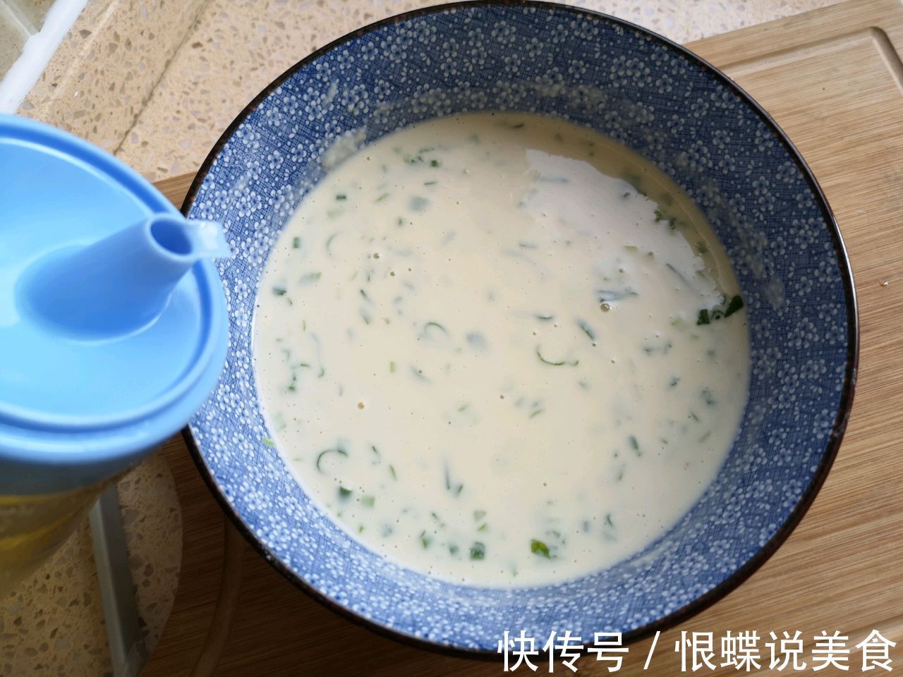 早上没时间做早饭，这个鸡蛋饼筷子搅一搅就上桌，10分钟搞定