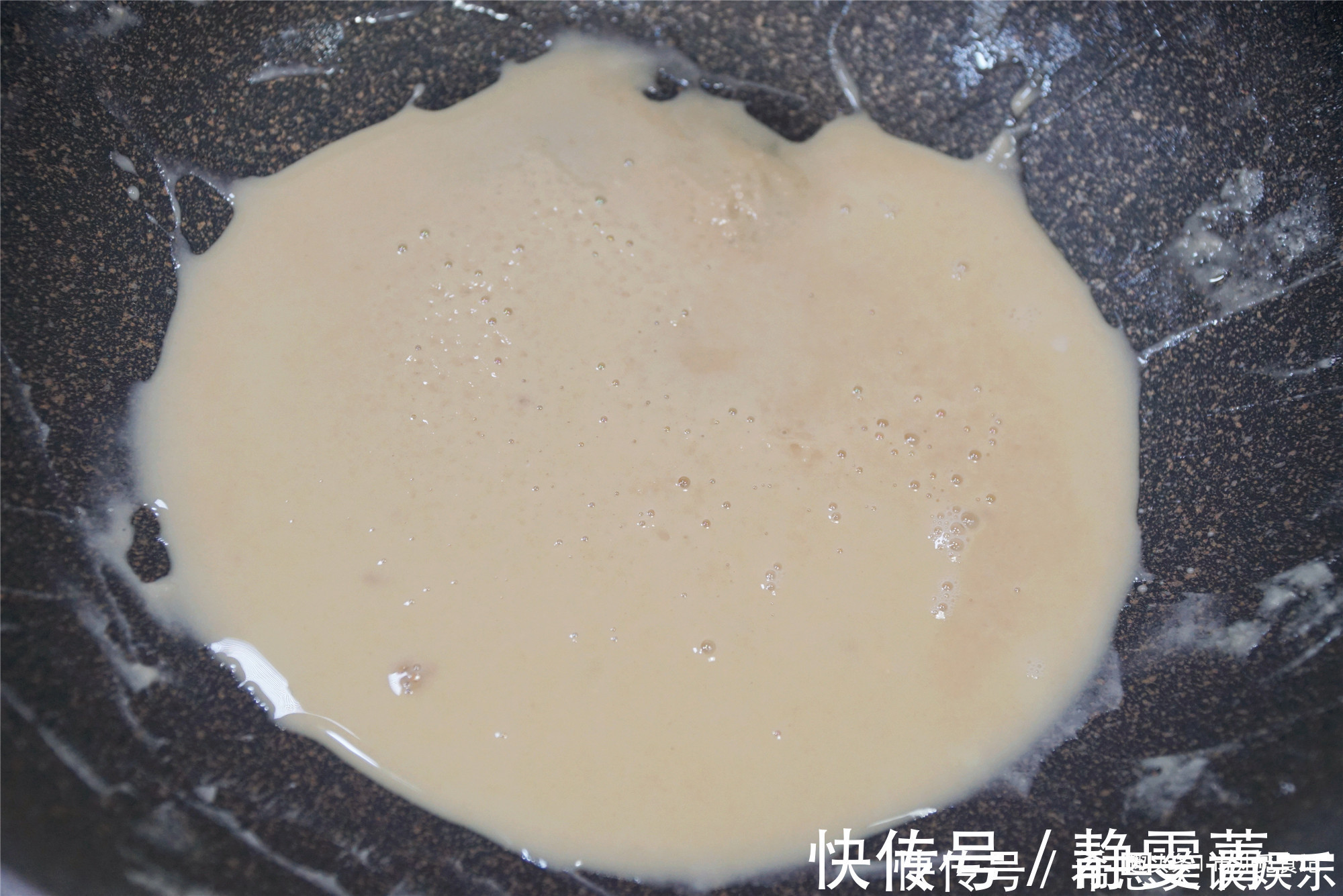 做馅饼,和好面直接包可不行,多加一步,松软酥脆,放几天都不硬