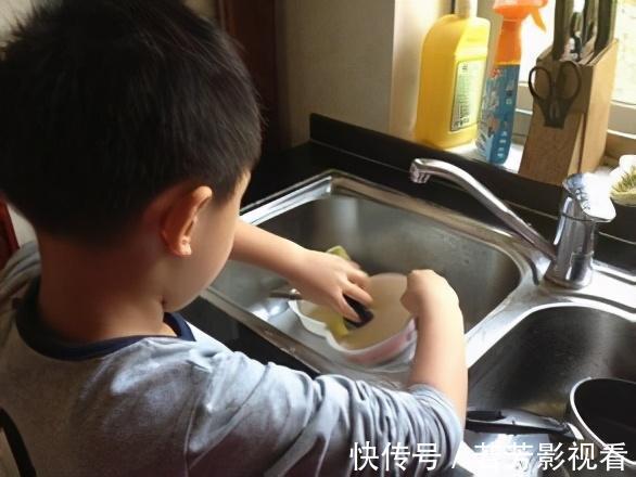 邓莎|家长要懂得和孩子耍心眼儿:想孩子优秀,妈妈要先学会“三个装”