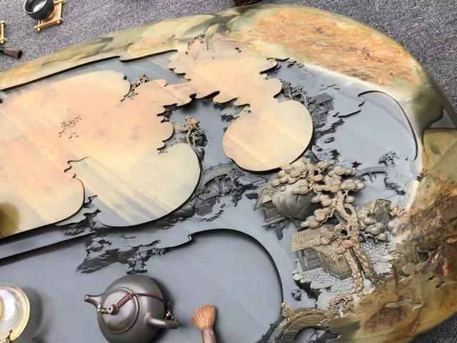 真正的“难得一见”,把长近2米的石头刻成山水画,还制成了茶盘