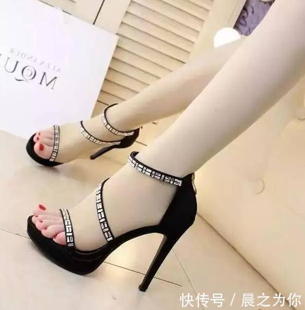 曼妙 细高跟凉鞋,塑造纤细曼妙身材,让女性散发青春