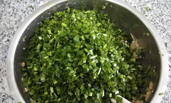 下锅|煮饺子时,万万不可水开就下锅,多加这1步,饺子鲜嫩不破皮