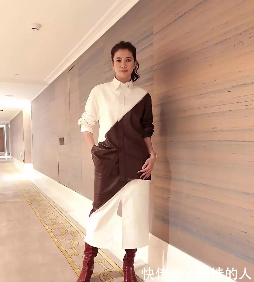 制胜|梁咏仪42岁都遮不住女神气质,波浪头+小西装简约制胜,太优雅