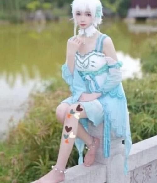 初中生|15岁初中生第一次cos言和,因太紧张而忘穿鞋,在看到她脚后好美啊