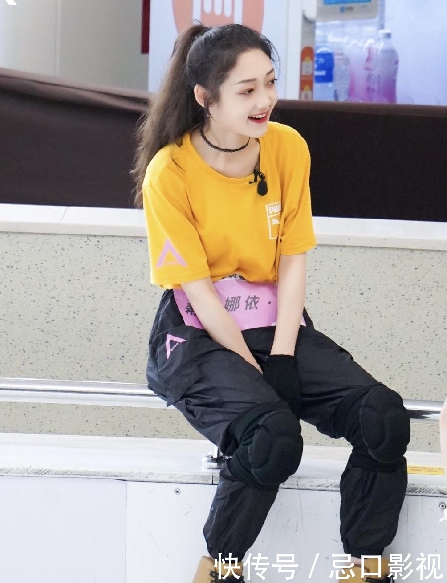 新生代最火的女艺人,除了杨超越、虞书欣以外,还有张艺凡和这两位