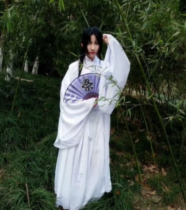 小姐姐|少女步入C圈，全身心潜力被挖掘，成功走上“变性”人生
