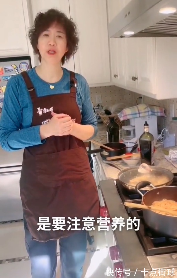 黑醋|郎平晒度假生活:换了新发型在家为女儿做西餐,还登上了美国春晚