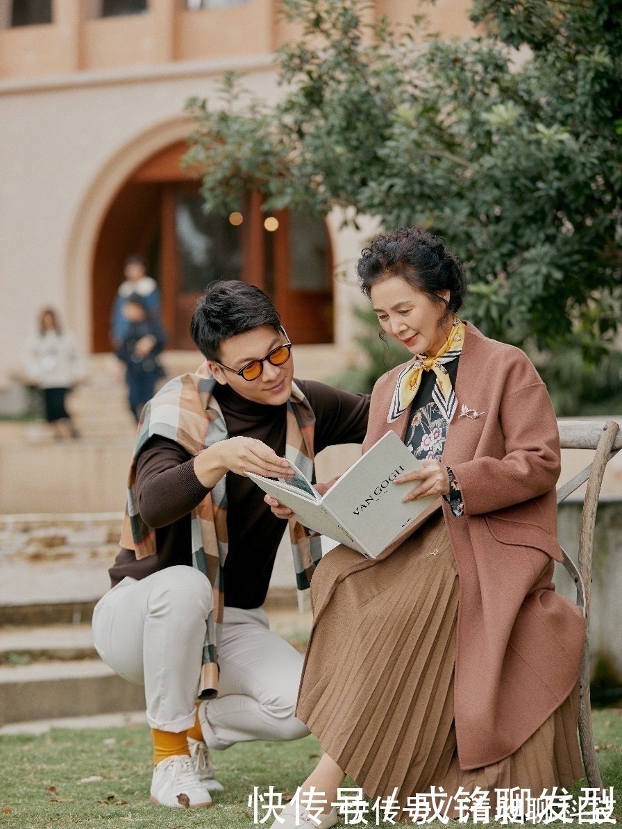 优雅 这位60岁奶奶的穿搭真讲究,优雅知性时髦有魅力,气质不输年轻人