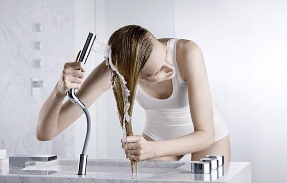 当心|女性洗头时的3大“禁忌”,别不在意,当心头发越洗越油