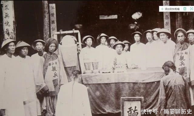 手里拿着|清朝官员的真实照片,无论官大还是官小都有一个特点,至今仍存在
