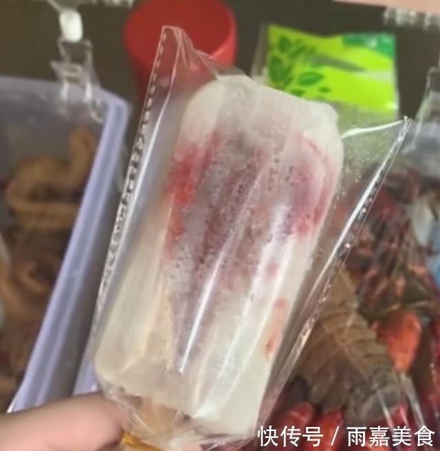 挺不错|下班在超市买了一根冰棍,看起来挺不错,吃到最后想“打人”了!