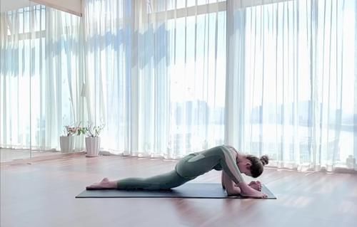 脚跟|零基础练习的一字马教程，进行开髋开胯，教你把一字马练好