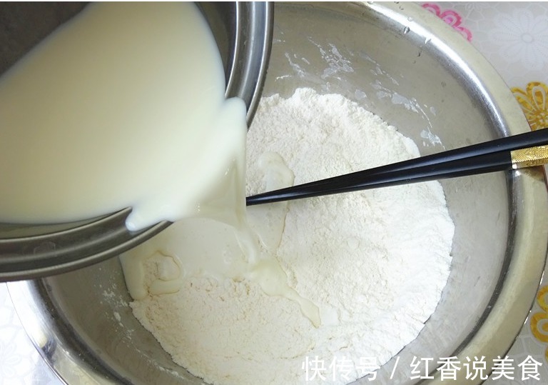 立秋后，一主食要常做，加入1杯牛奶1把豆，滋补润燥都爱吃