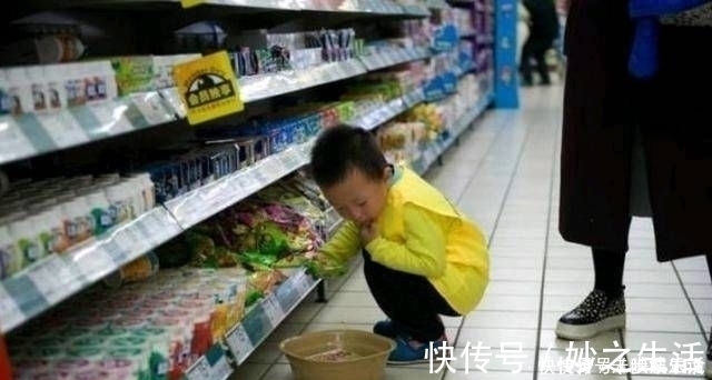 衣服|这个4岁的男孩在超市什么也没买,但他的衣服鼓鼓的店员打开门时感到奇怪和窒息