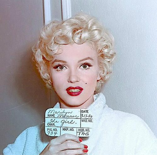 今春“奶奶发型”火了！显气质、显脸小，时髦的女生一定要剪它