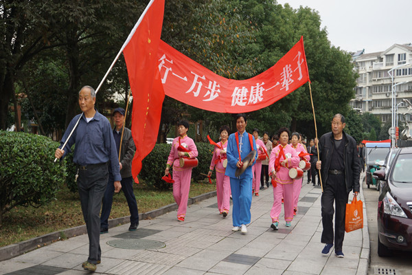 骨性关节炎|日行一万步才能对健康产生好处吗?