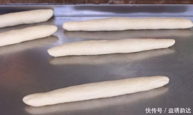 甜甜圈别再买,五勺面粉两颗鸡蛋,做着比麻花简单,比油条好吃