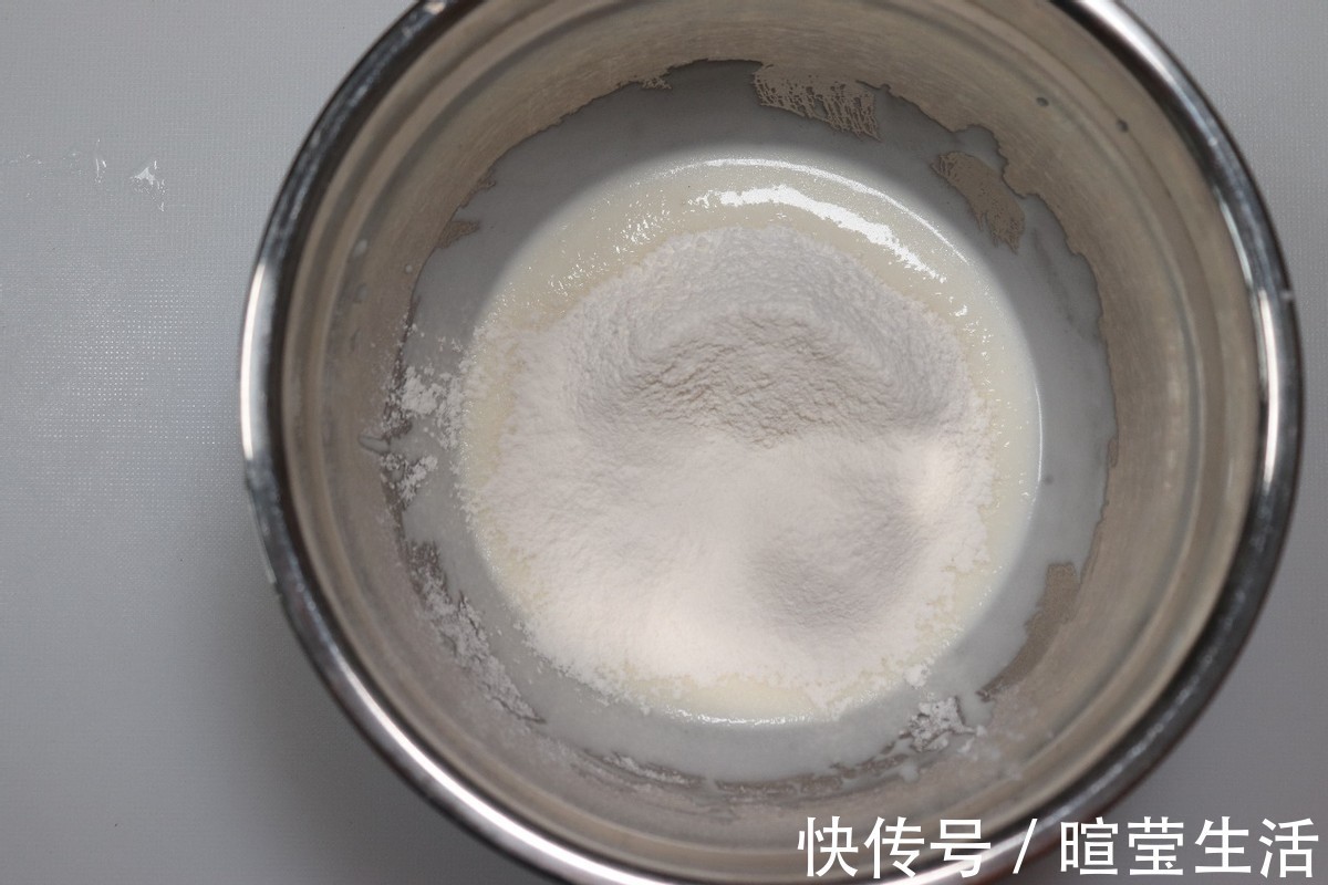 戚风蛋糕|自制酸奶蛋糕，松软香甜，比戚风蛋糕还要好吃，做法很简单
