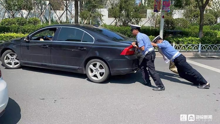 暖心|啤酒节中的坚守：青岛开发区交警的那些暖心警事