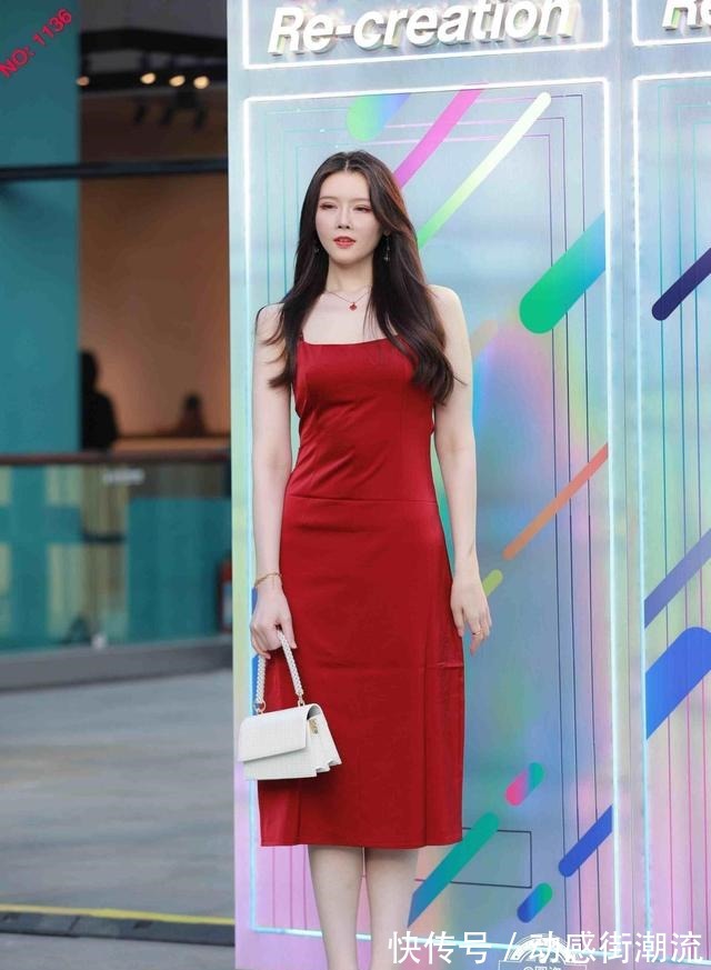 气质不凡 气质不凡的短裙穿着尽显美好曲线，想说不爱它都难，青春减龄！