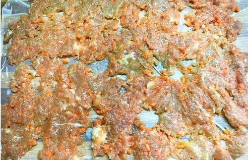 喜欢吃豆制品的小伙伴有口福了，这道菜皮薄馅大，解馋好吃