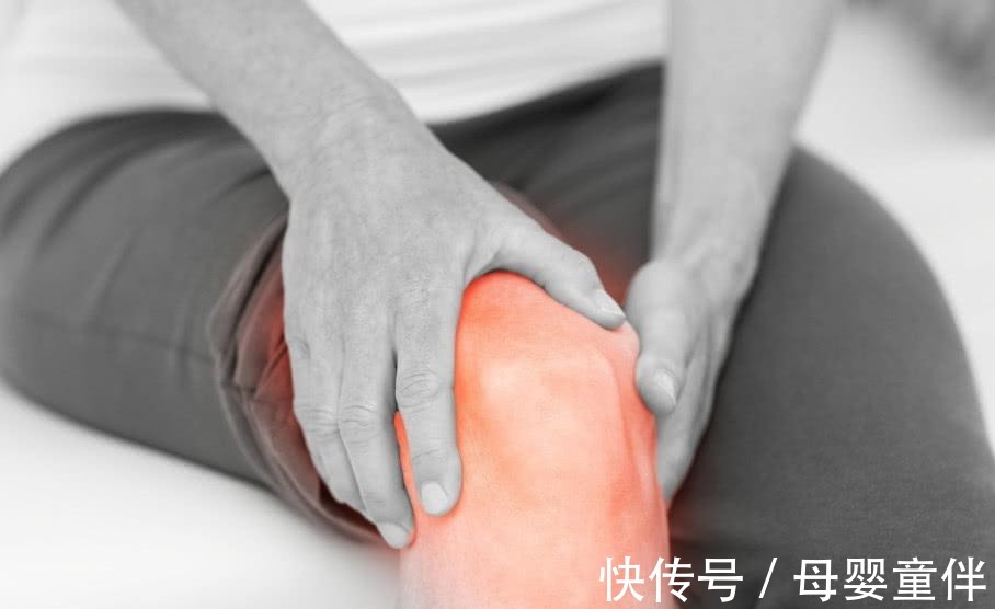 护膝操|家里老人膝盖疼痛骨科专家教你护理,这套护膝操,下楼不再疼痛