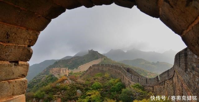 滦平县境内山峦叠嶂，雄伟壮观，远足旅行的好地方