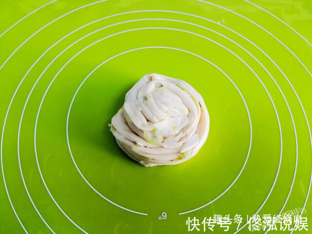 擀面棍|掌握了这个和面方法,自己也可以做手抓饼,跟卖的一样好吃一样薄