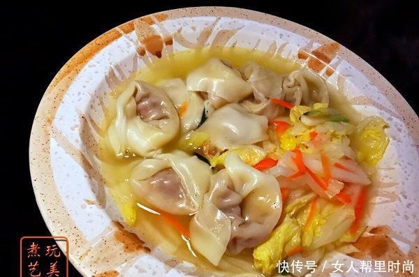 搞定娃儿,一张馄饨皮就够了,鲜甜又多汁,这锅够暖心