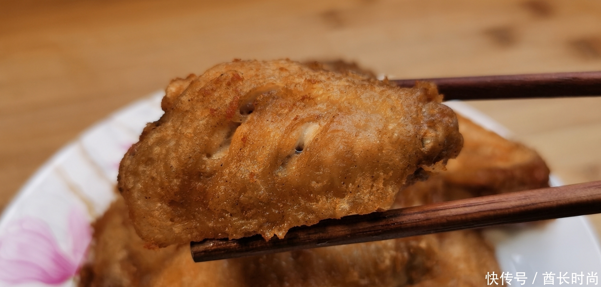 孩子想吃炸鸡翅?这样做简单又卫生,外酥里嫩,比买的还要好吃