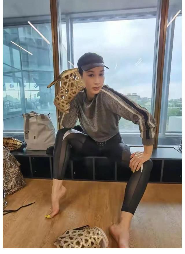 身材|白百合体重狂飙难控制！健身房苦练表情痛苦，体重超标麒麟臂抢镜