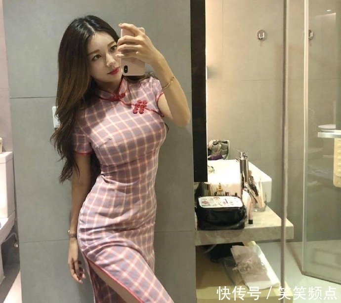 时尚图集：小姐姐格子旗袍大方典雅，网友：图三小姐姐健美时尚