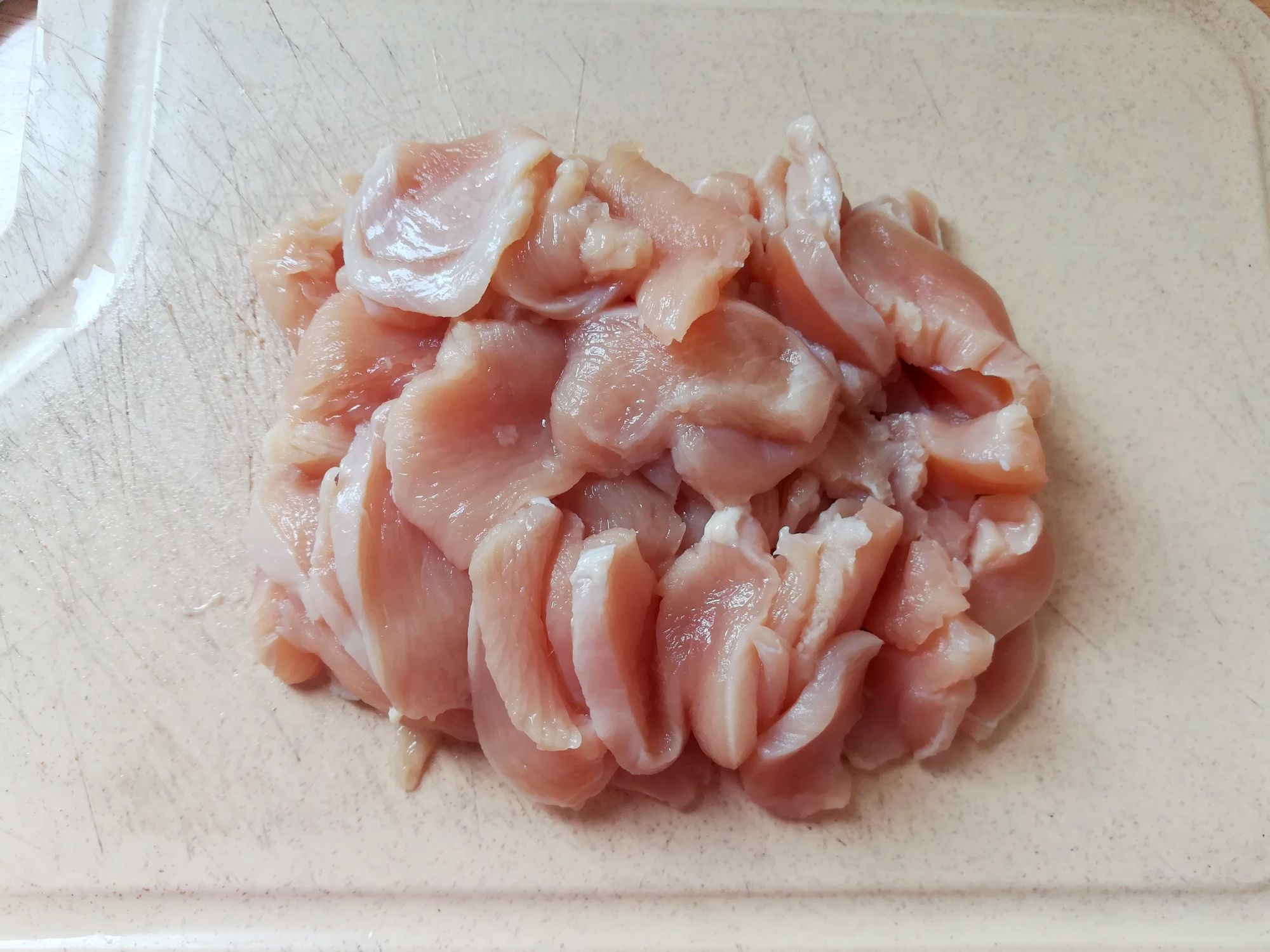 冬天吃山药白菜,都不如多吃它,我家每年囤一箱,炒菜炖肉都好吃