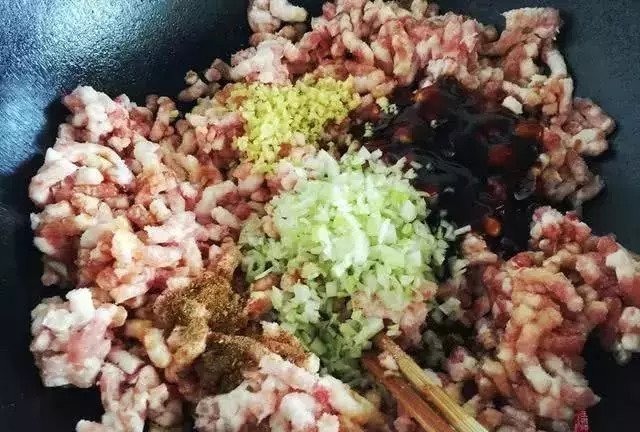 老爸煎“茄盒”，不放一滴油，外酥里嫩超入味，给肉都不换！