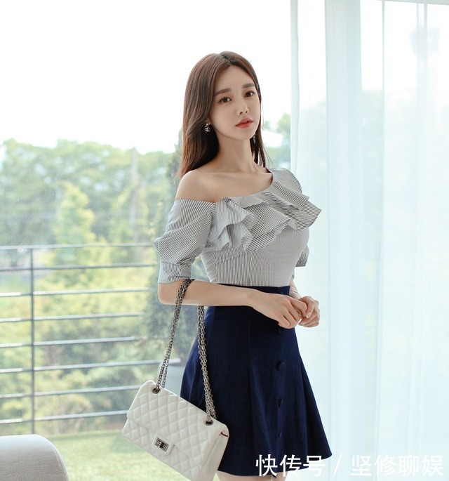 孙允珠时尚穿搭:玲珑紫砂灰度双层荷叶包臀裙