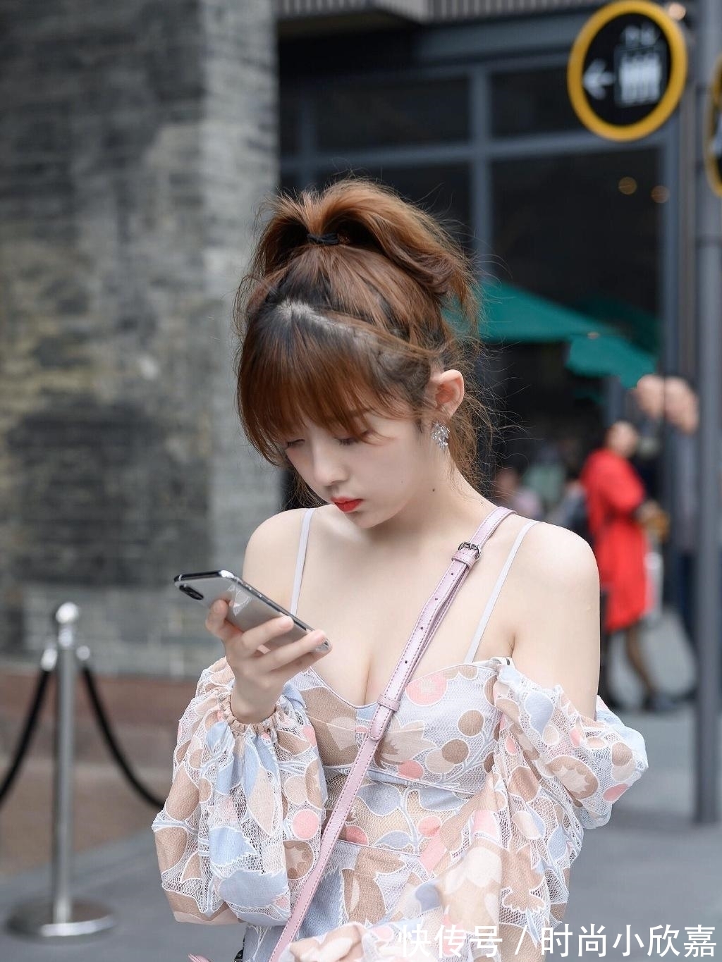 贵妇 贵妇穿衣就是“奢侈”,路边摊买的,上身立马升值百倍