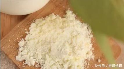 抹布|厨房锅具用久了,底部变黑怎么办?聪明人撒点它,轻松擦干净