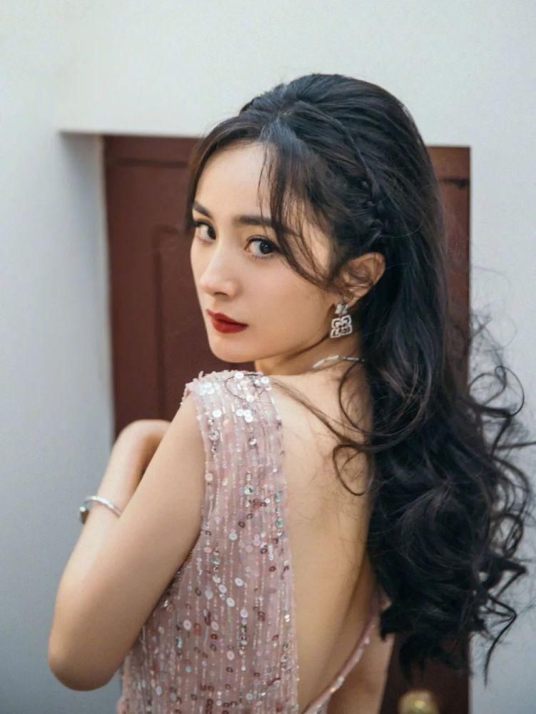 发量少发际线高的女生，赶紧试试这几款刘海！