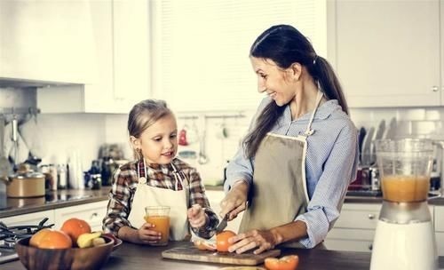 肠胃消化|孩子常便秘,吃香蕉只会加重,缓解便秘的最佳水果原来是它们