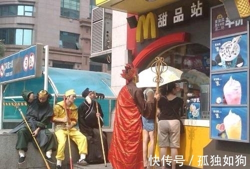 |搞笑图片幽默段子笑话:哥们,你的胆子真是大啊,佩服佩服