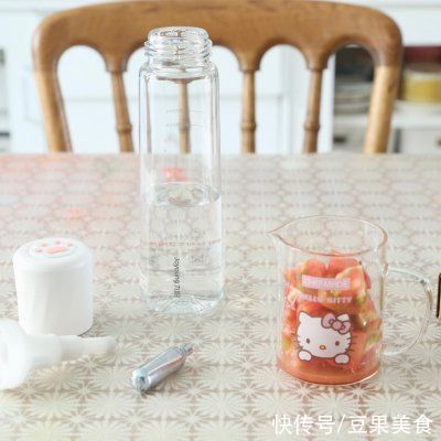 孩子|孩子自己也能制作的网红饮料，番茄气泡水