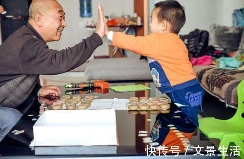 玩笑话|“总来蹭饭羞不羞?”外公一句玩笑话,宝宝的回答却让老人的心寒