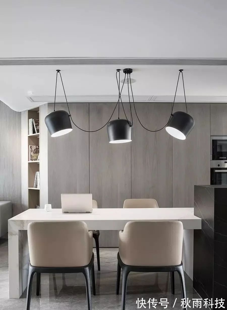 为主人|190㎡现代简约复式,灰白配+木饰面,营造安静优雅的空间