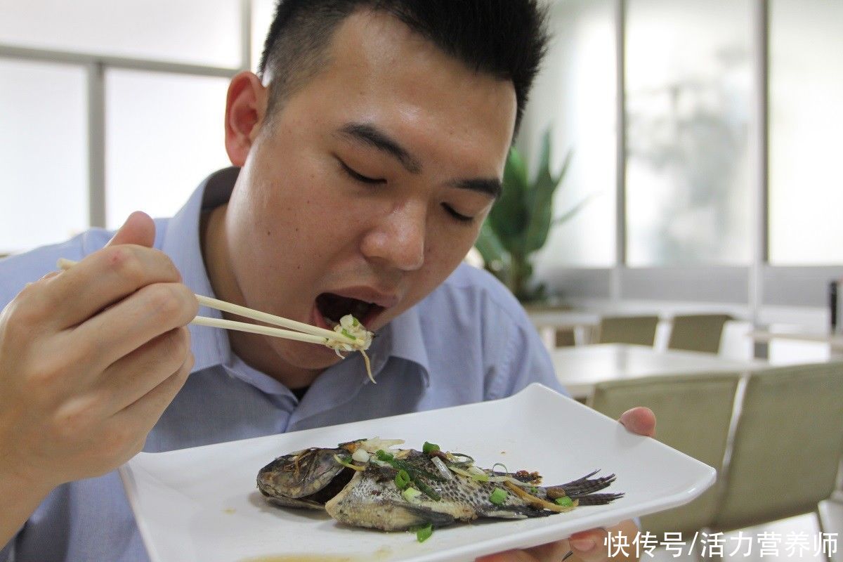 研究|吃鱼可以抗癌，远离疾病的风险？涉及15万的研究：有这个可能