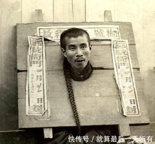 老照片|清末老照片:犯人打板子还被抓住脚,现实的衙门小的不可思议